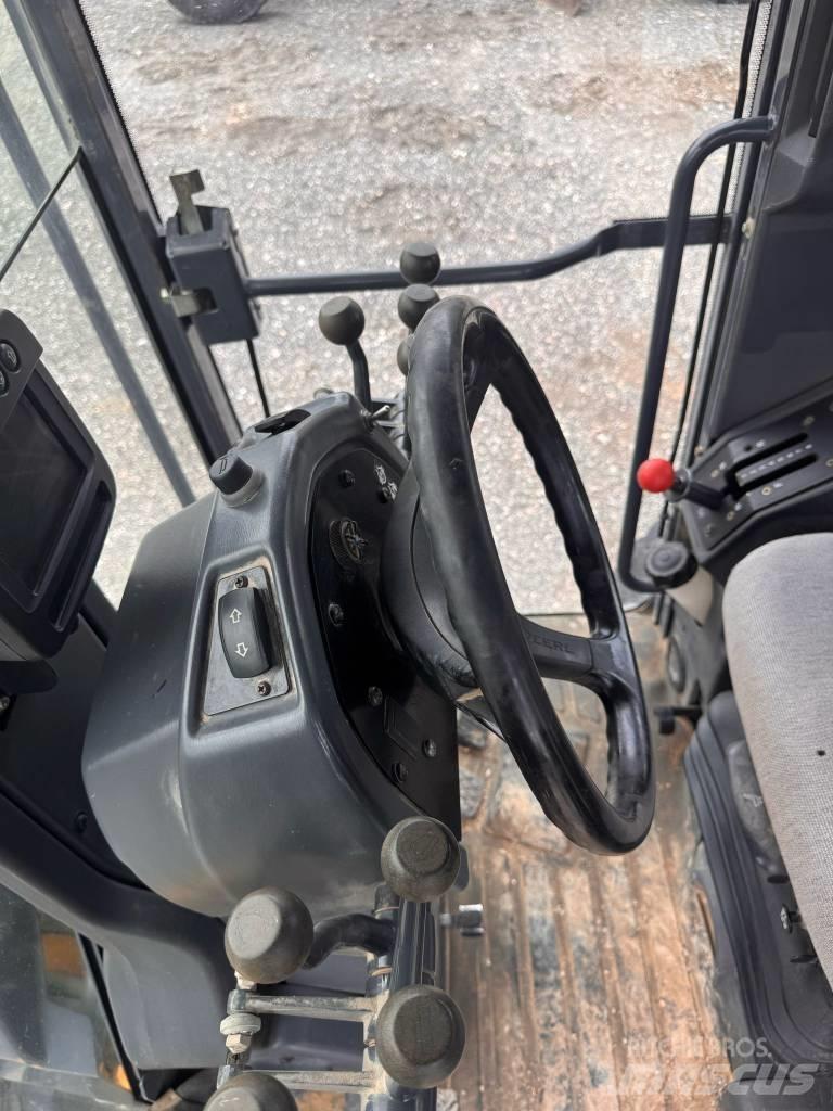 DEERE 772G معدات تمهيد الطرق