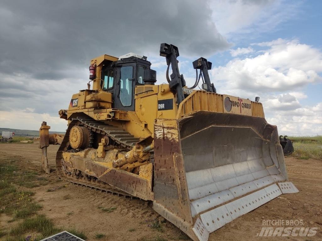 CAT D 9 R بلدوزرات مجنزرة