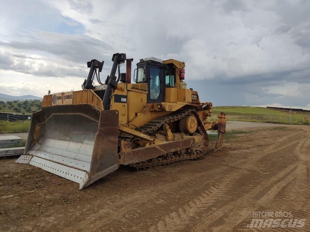 CAT D 9 R بلدوزرات مجنزرة