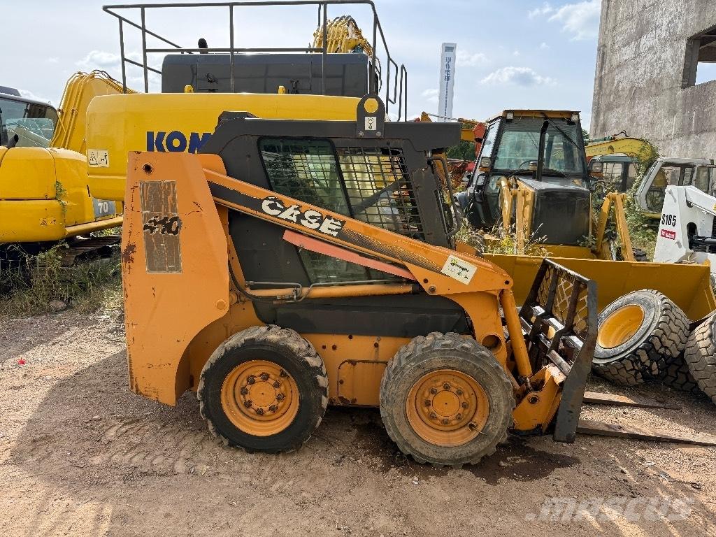 CASE 410 لوادر انزلاقية التوجيه