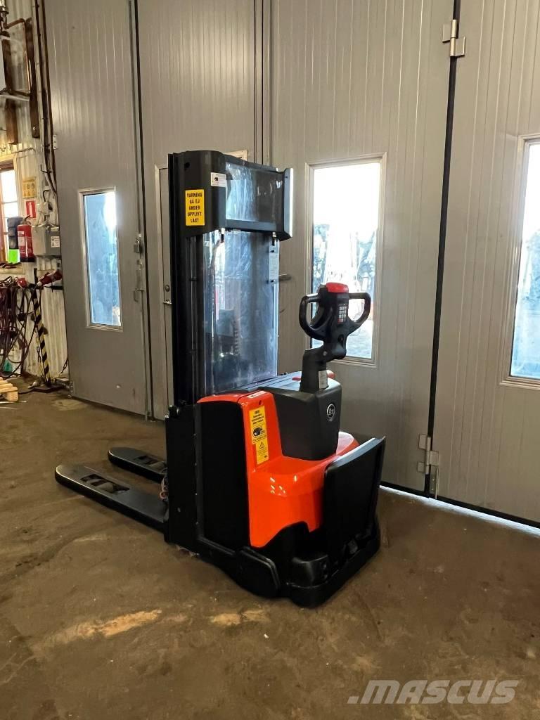 BT truck SWE 120 L معدات التكديس الجوالة