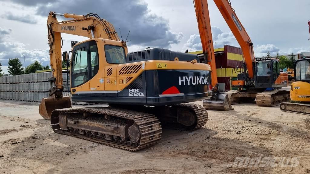 Hyundai 220 LC حفارات زحافة