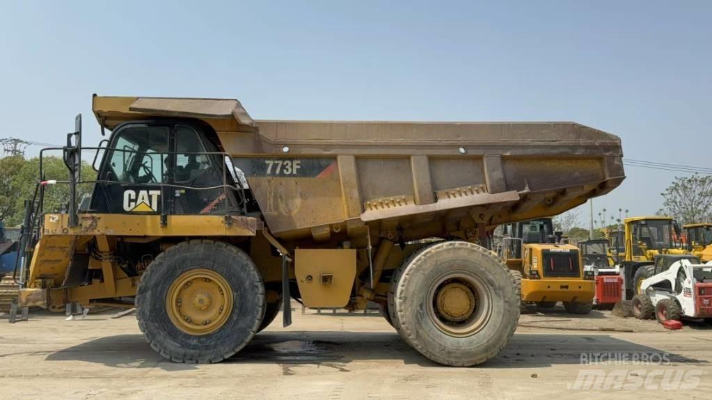 CAT 773 F شاحنات المخلفات الصلبة