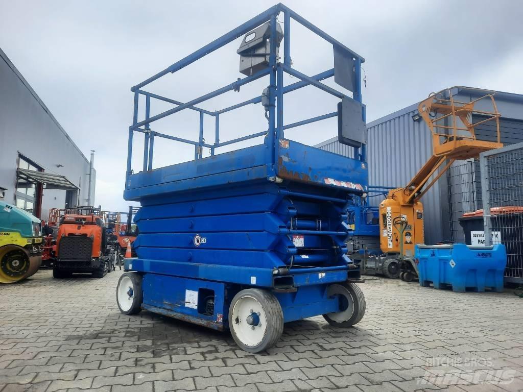 SkyJack SJ III 4632 رافعات مقصية الشكل