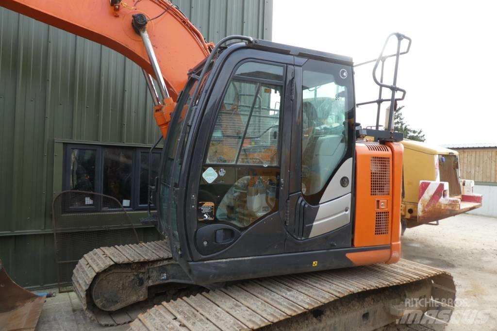 Hitachi ZX 135 US-6 حفارات زحافة
