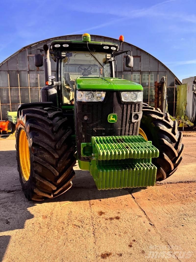 John Deere 8320 R الجرارات