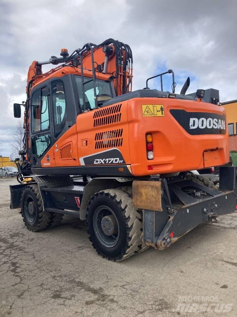 Doosan DX 170 W حفارات بعجل