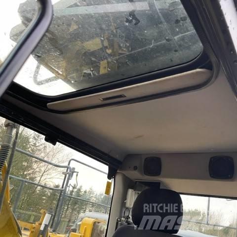 Komatsu PC210 LCI - 10 الجرارات