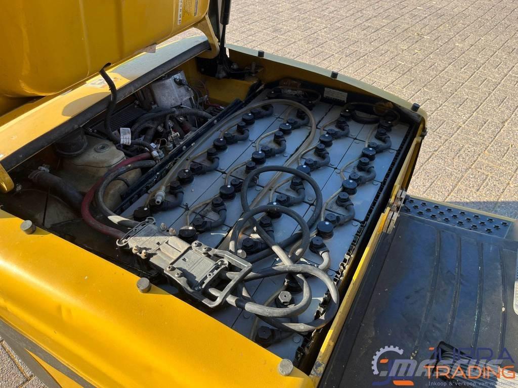 Yale ERP16VT شاحنات ذات رافعات شوكية تعمل بالكهرباء