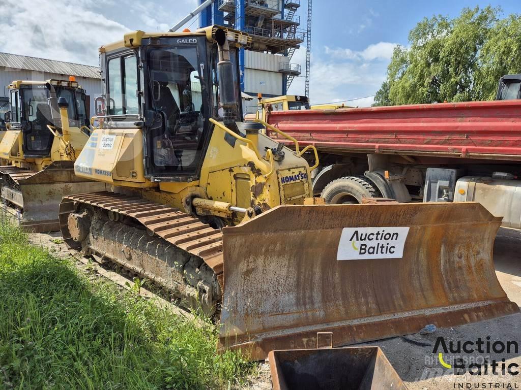 Komatsu D51 بلدوزرات مجنزرة