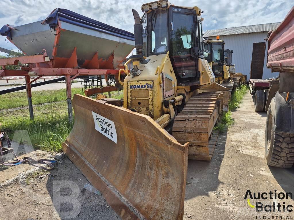 Komatsu D51 بلدوزرات مجنزرة