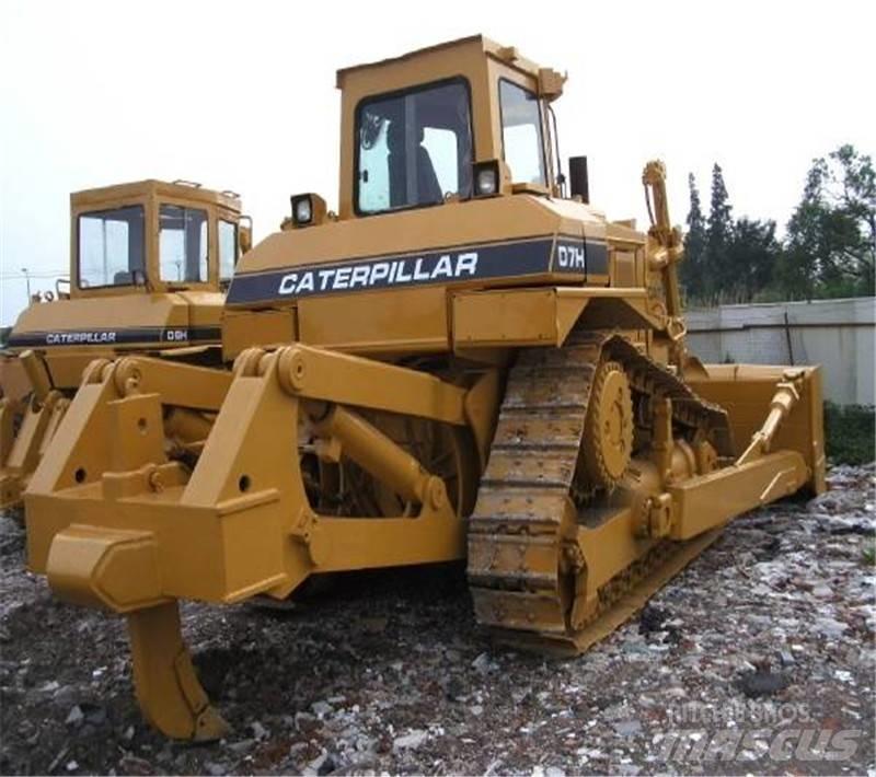 CAT D7H بلدوزرات مجنزرة