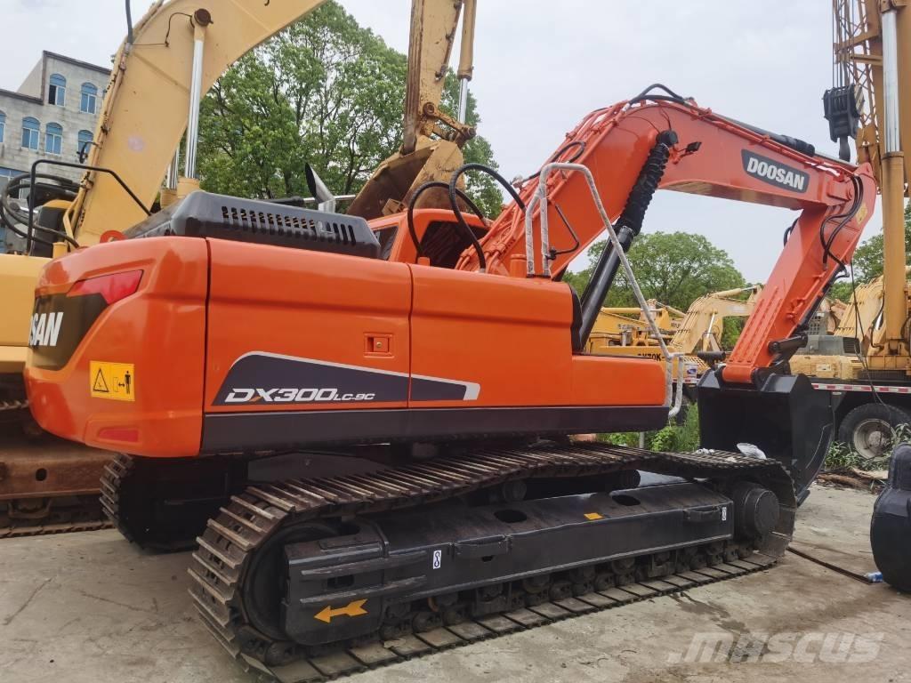 Doosan DX 300 LC حفارات زحافة