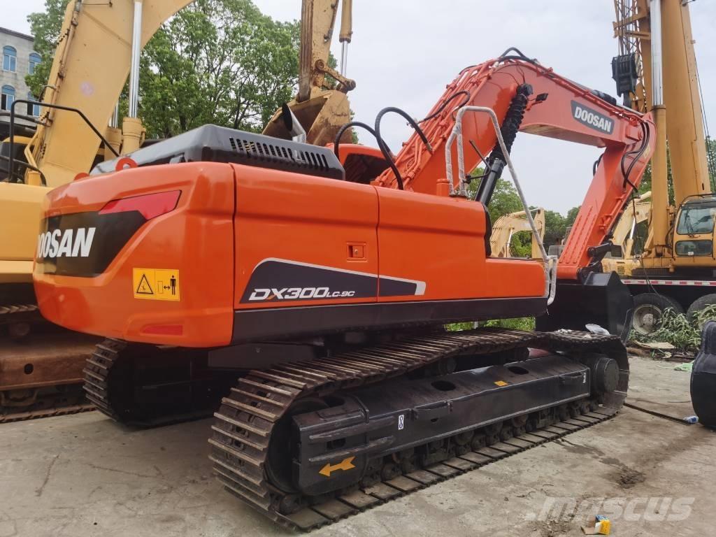 Doosan DX 300 LC حفارات زحافة