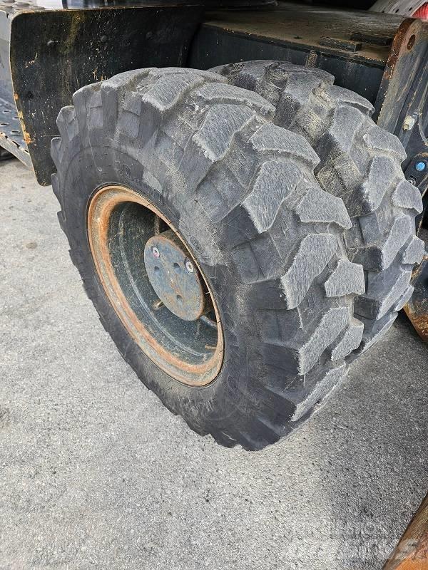 Komatsu PW 148-8 حفارات بعجل