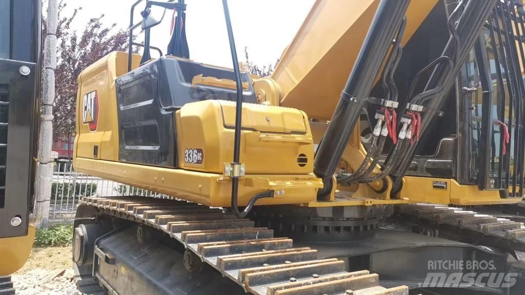 CAT 336 حفارات زحافة
