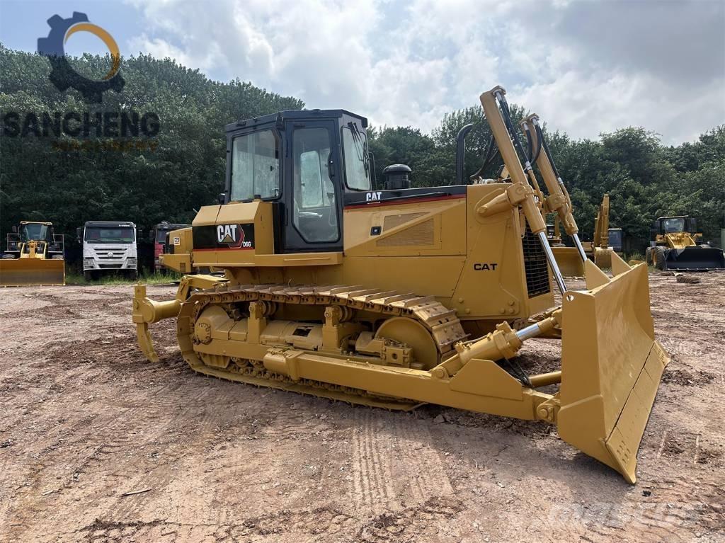 CAT D6G بلدوزرات مجنزرة