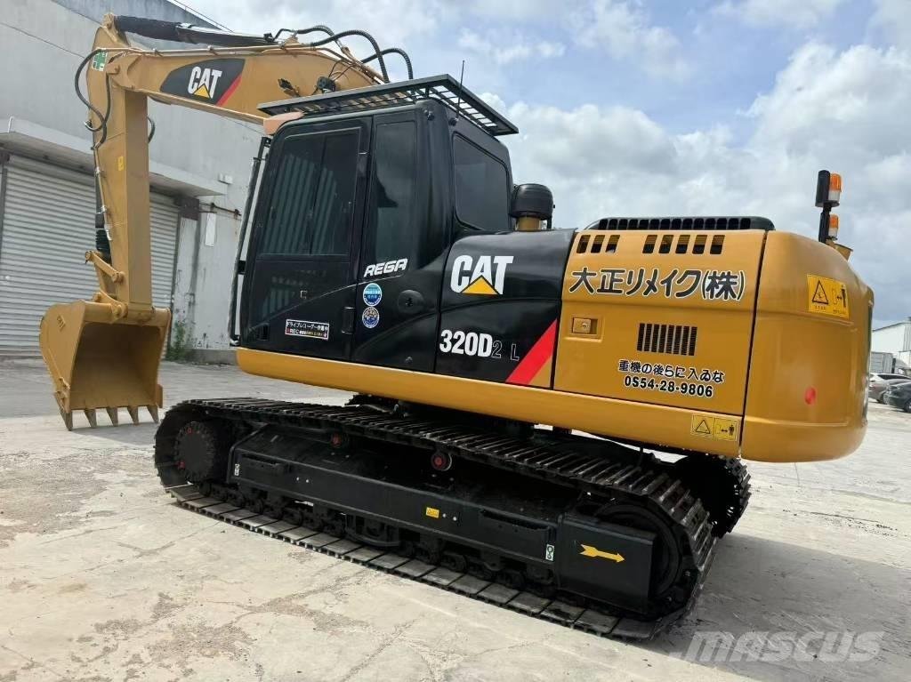 CAT 320 D2 حفارات زحافة