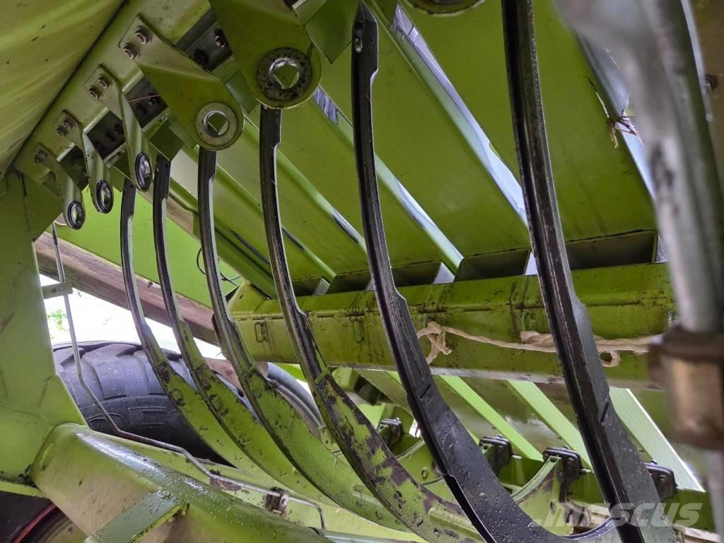 CLAAS Quandrant 2200 محزمات مربعة