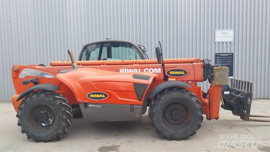 Manitou MT1440 مناولات متداخلة