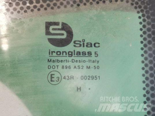 CAT TH 414C door كابينة والداخلية