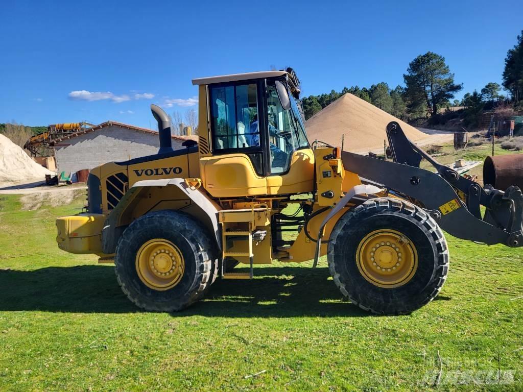 Volvo L90f لوادر بعجل