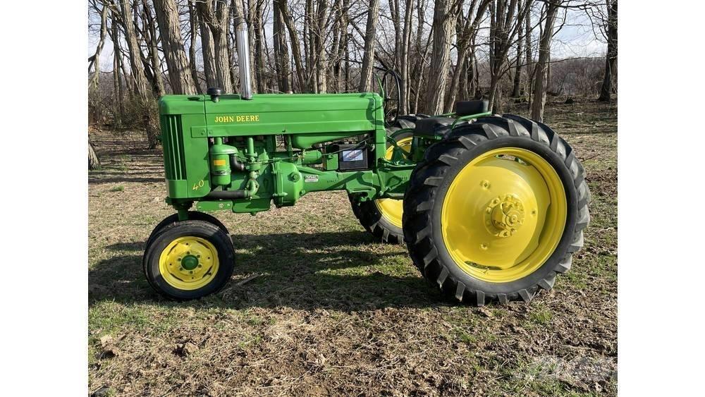 John Deere 40T الجرارات
