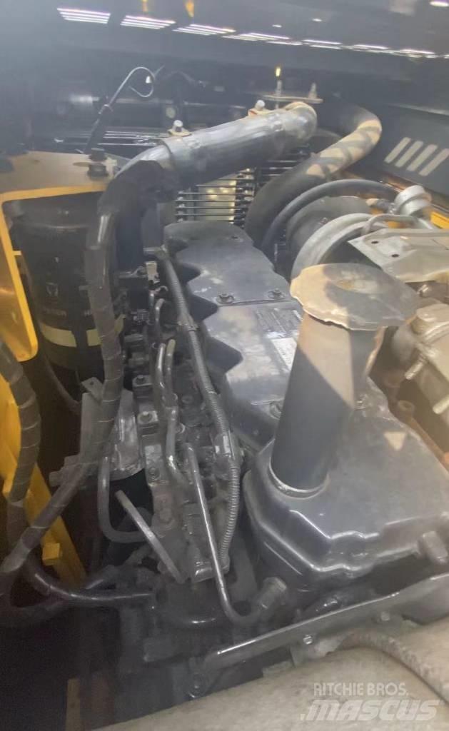 Komatsu PC 220-8 حفارات زحافة