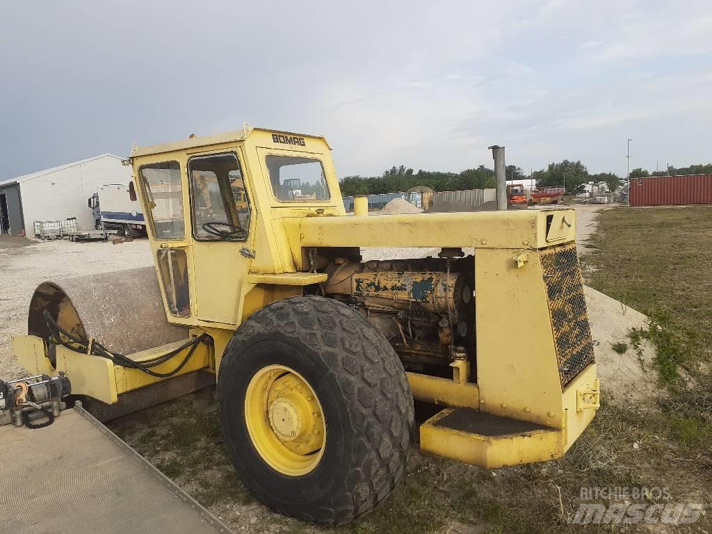 Bomag BW 212 D ضاغطات التربة