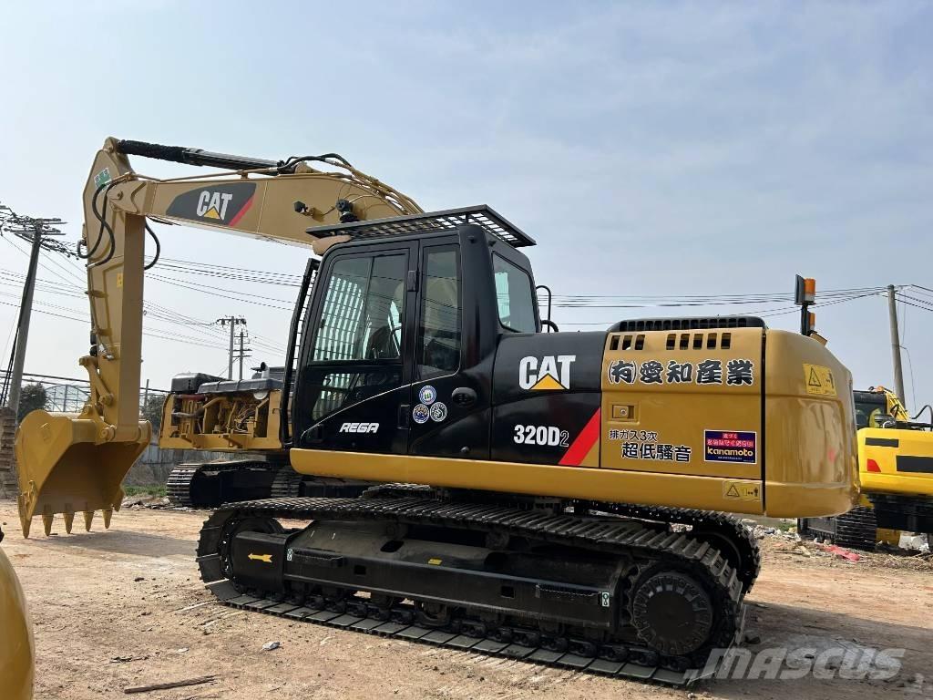 CAT 320 D L حفارات زحافة