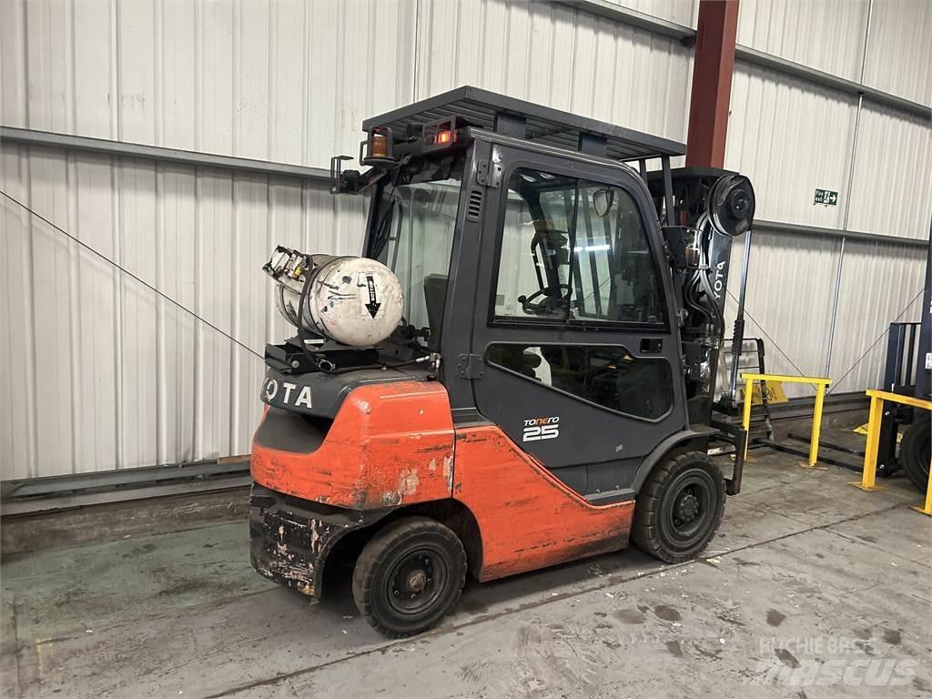 Toyota 02-8FGF25 شاحنات LPG