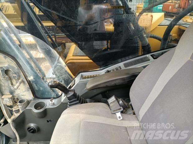 Hyundai 220LC حفارات زحافة