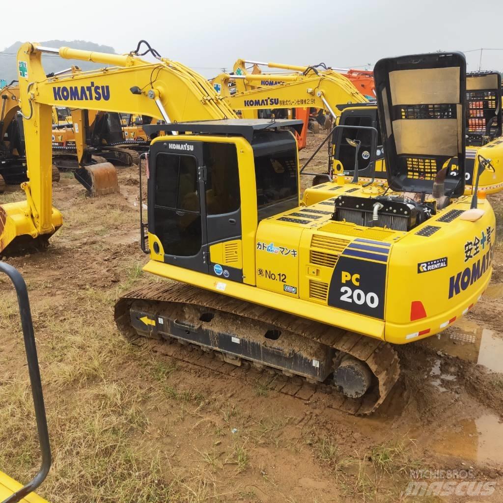 Komatsu PC200-8 حفارات زحافة