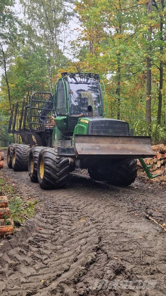 John Deere 1010 E شاحنات