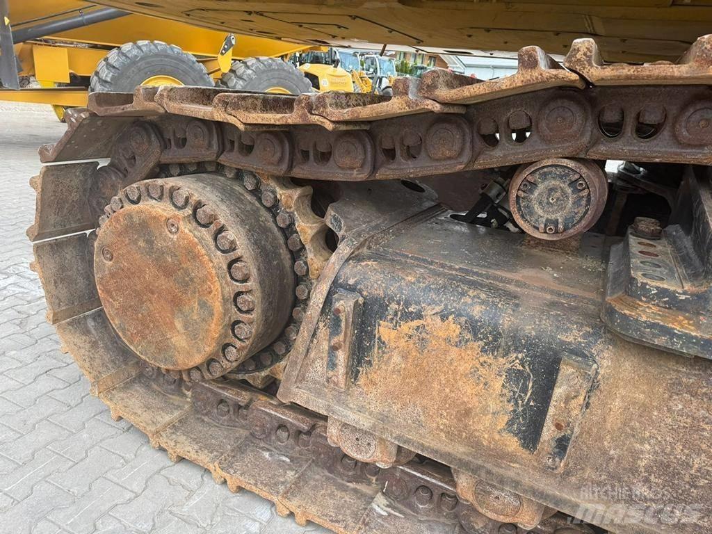 CAT 390 F L ME حفارات زحافة