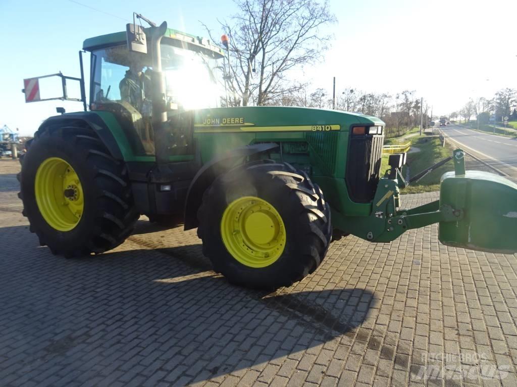 John Deere 8410 الجرارات