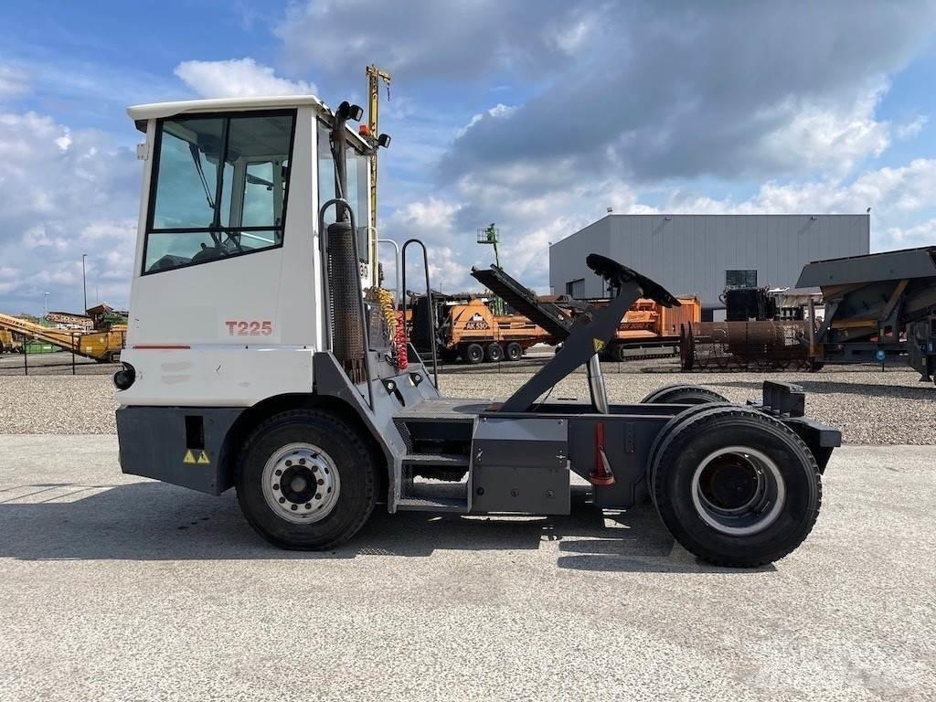  T225 جرارات صالات المطارات
