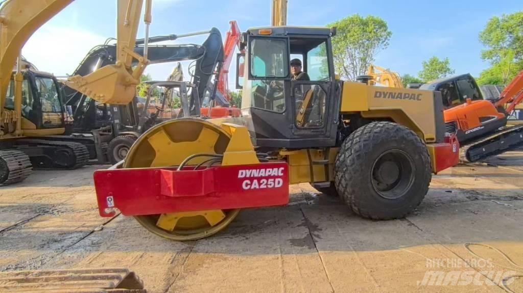 Dynapac CA 25 D مداحل أحادية الأسطوانة