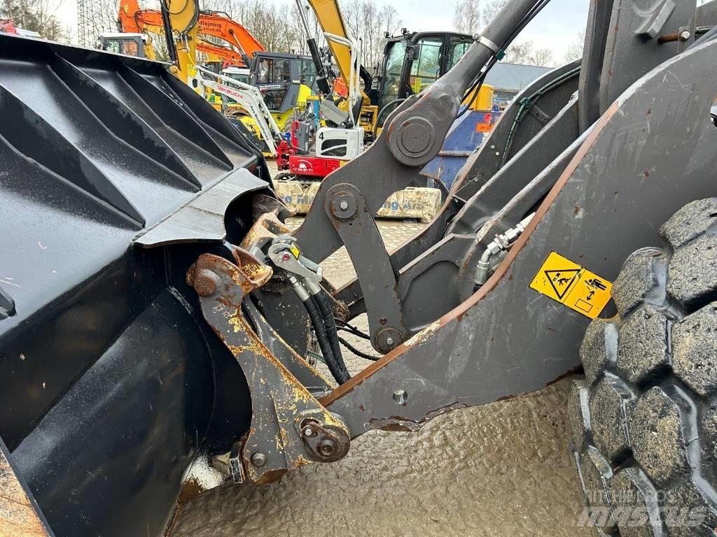 Volvo L 120 H لوادر بعجل