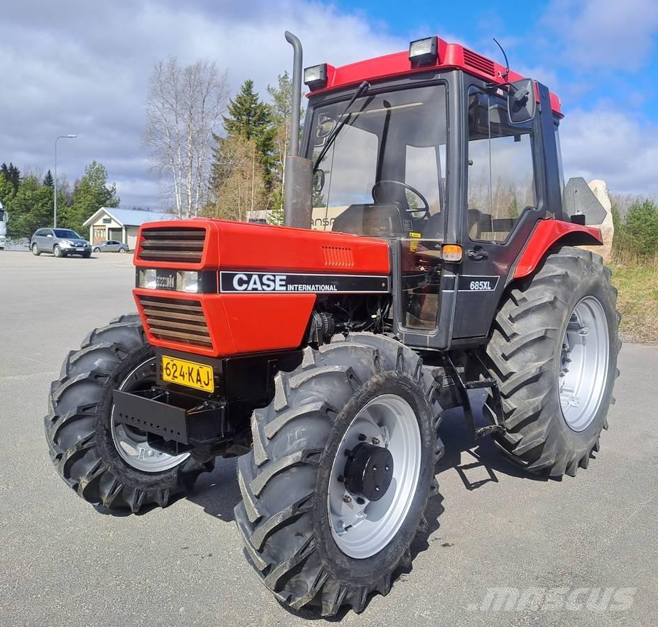 Case IH 685 XL الجرارات
