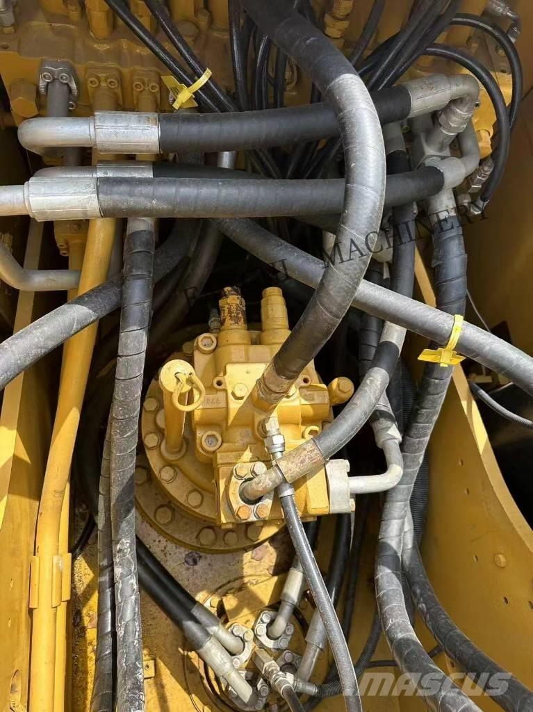 CAT 323 D2 حفارات زحافة