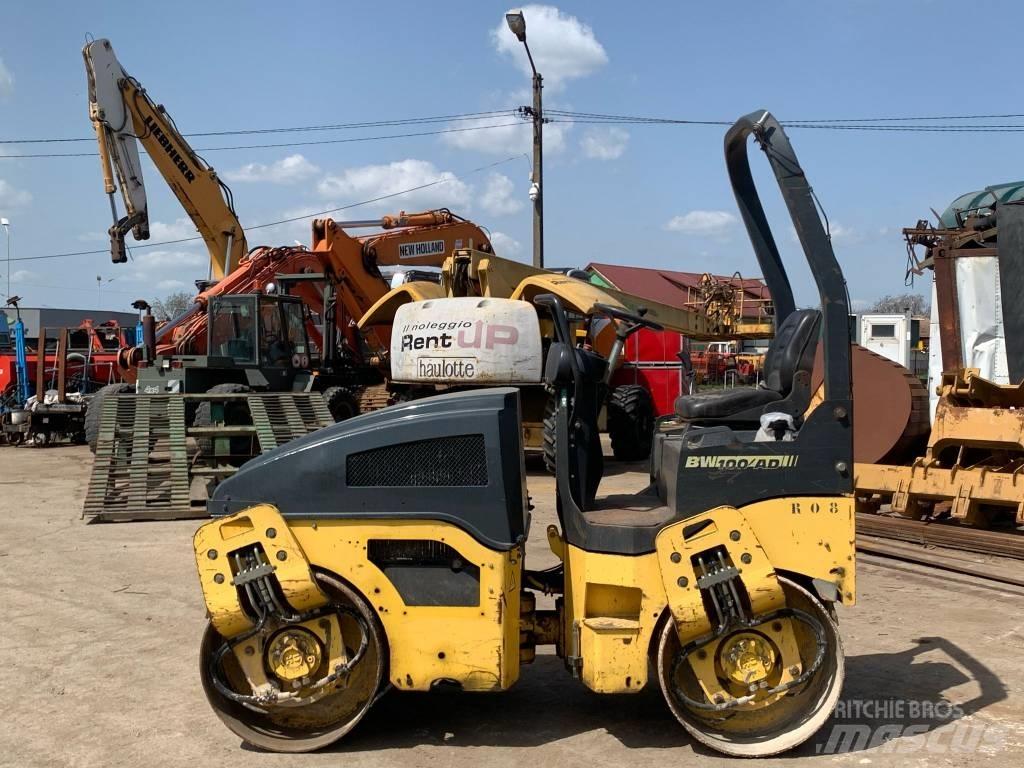 Bomag BW 100 AD-4 مداحل ثنائية الاسطوانة