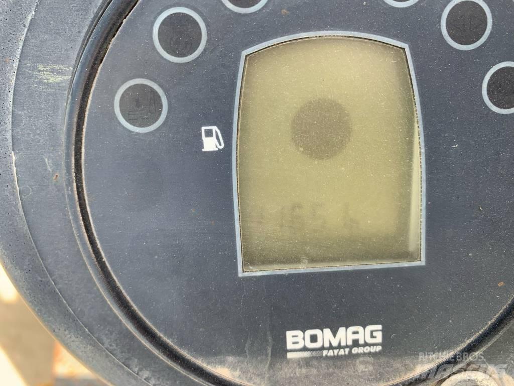 Bomag BW 100 AD-4 مداحل ثنائية الاسطوانة