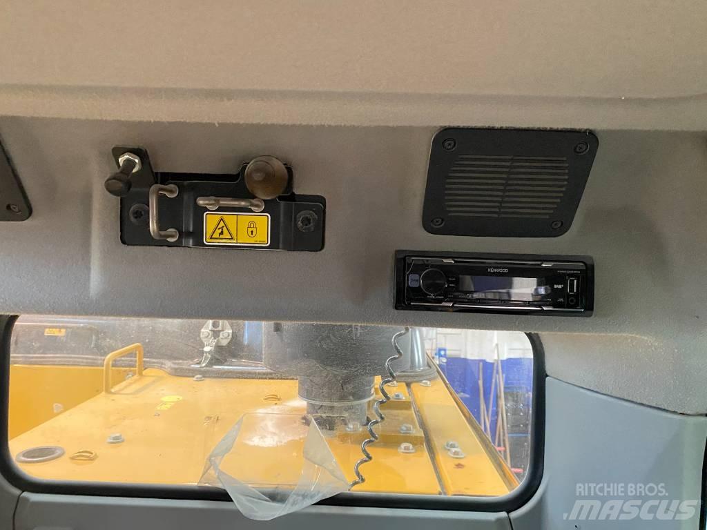 CAT 323F LN حفارات زحافة