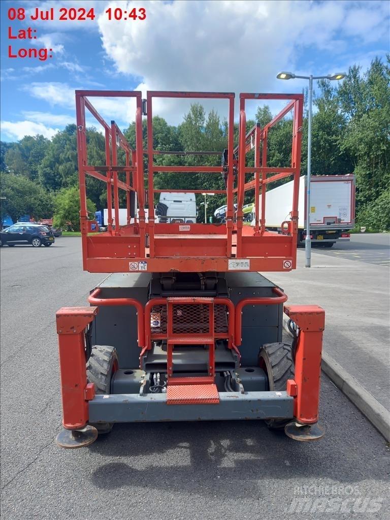 SkyJack SJ 6832 RT رافعات مقصية الشكل