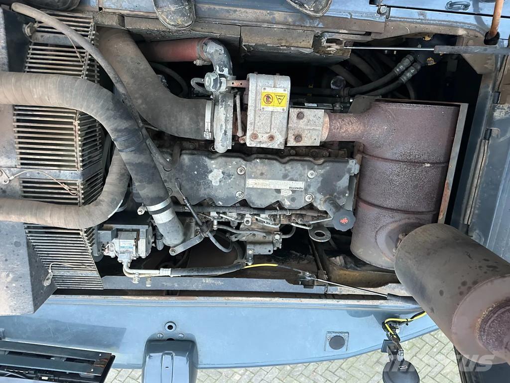 Komatsu PW200-7EO حفارات بعجل