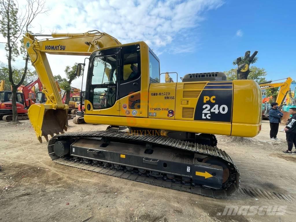 Komatsu PC 240-8 حفارات زحافة