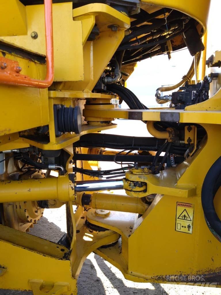 Volvo L 220 F لوادر بعجل