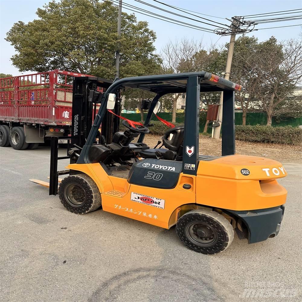 Toyota 62-7 FD N 30 شاحنات الديزل