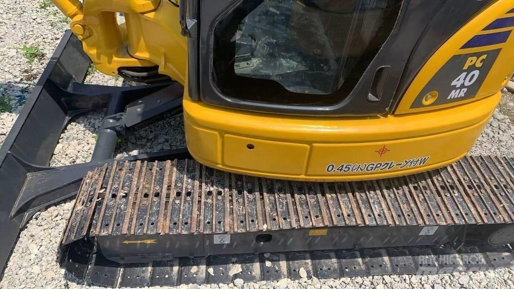 Komatsu PC 40 MR حفارات زحافة